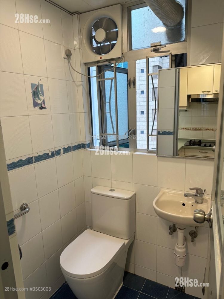 Wah To Building Sell 2 Bedrooms , 1 Bathroom 302 ft²