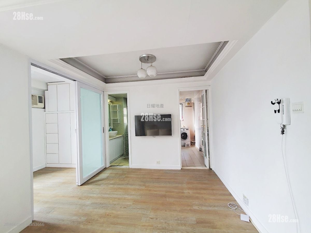 Lilian Court Rental 2 Bedrooms , 1 Bathroom 333 ft²
