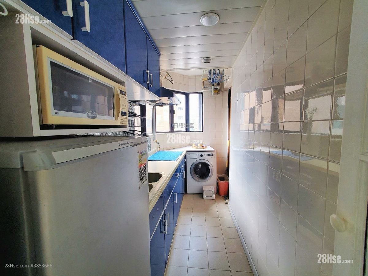 Lilian Court Rental 2 Bedrooms , 1 Bathroom 333 ft²