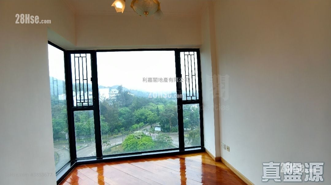 Royal Knoll Sell 4 Bedrooms , 2 Bathrooms 944 ft²