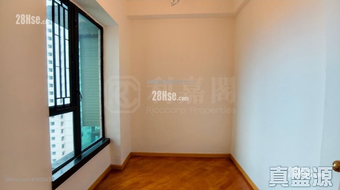 Royal Knoll Sell 4 Bedrooms , 2 Bathrooms 944 ft²