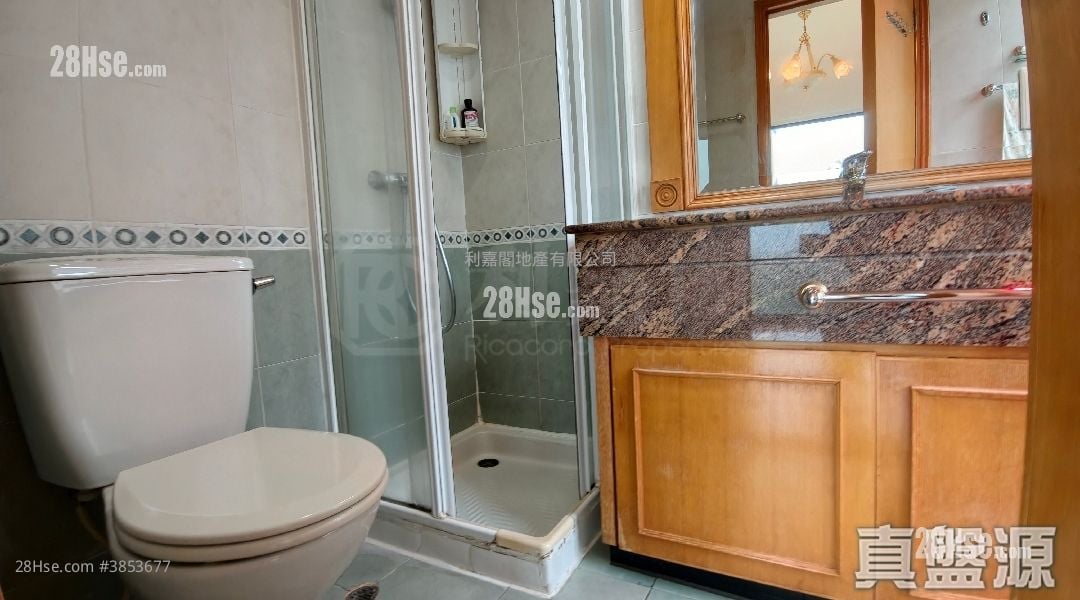 Royal Knoll Sell 4 Bedrooms , 2 Bathrooms 944 ft²