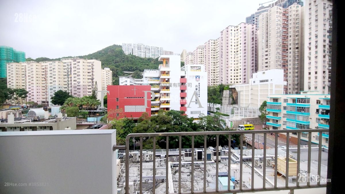 Elegance House Rental 3 Bedrooms , 2 Bathrooms 1,249 ft²