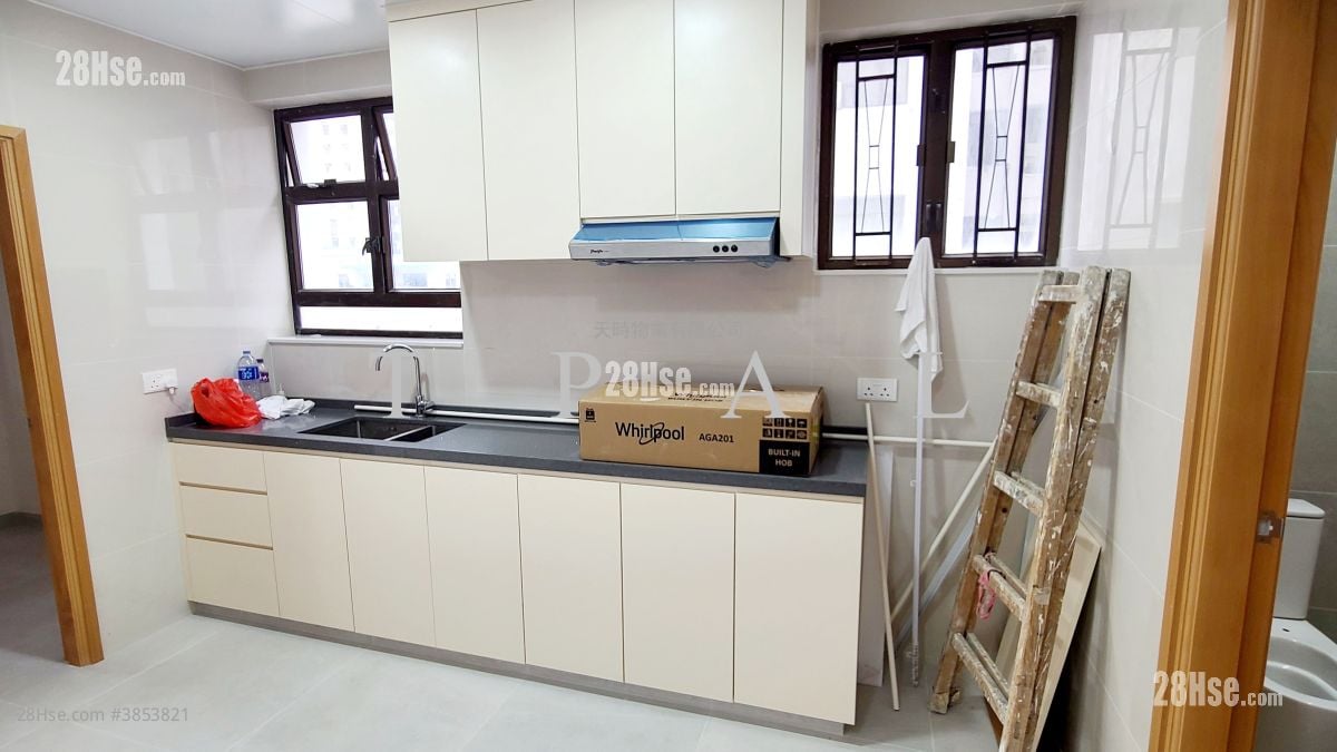 Elegance House Rental 3 Bedrooms , 2 Bathrooms 1,249 ft²