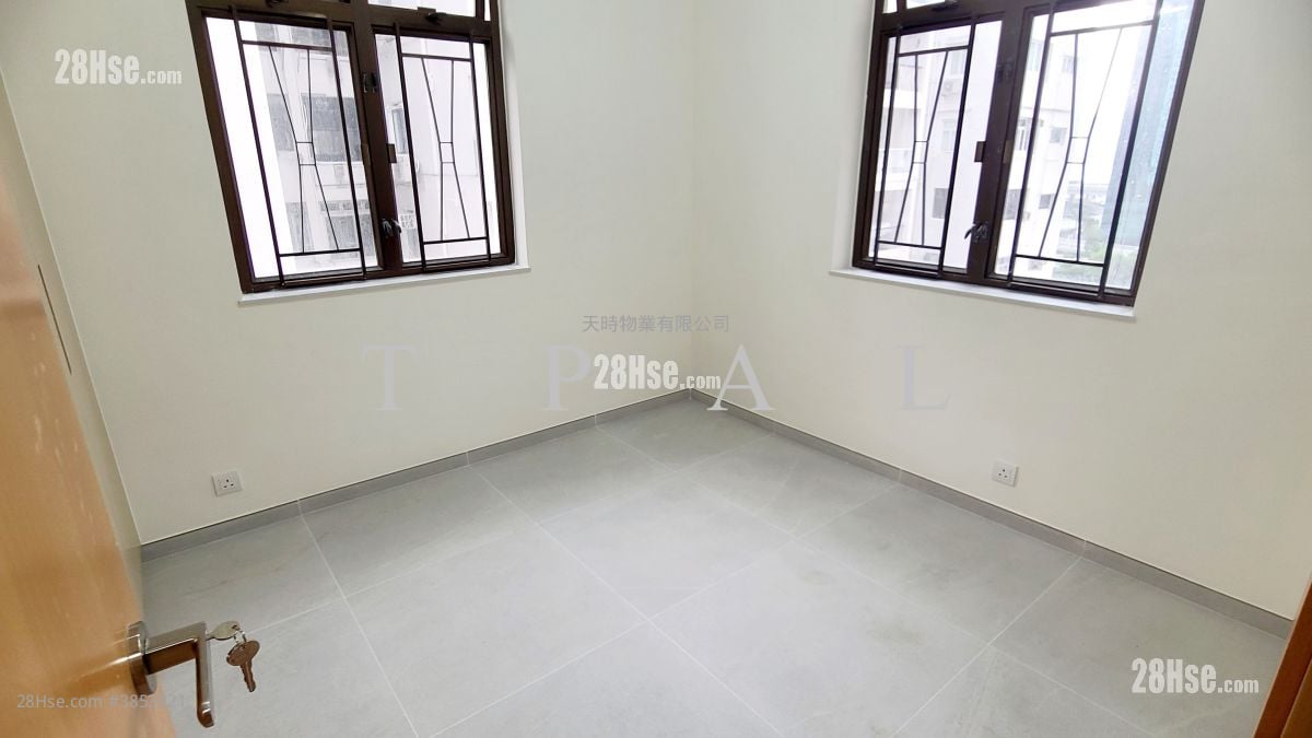 Elegance House Rental 3 Bedrooms , 2 Bathrooms 1,249 ft²