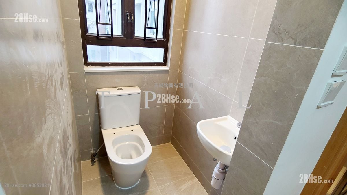 Elegance House Rental 3 Bedrooms , 2 Bathrooms 1,249 ft²