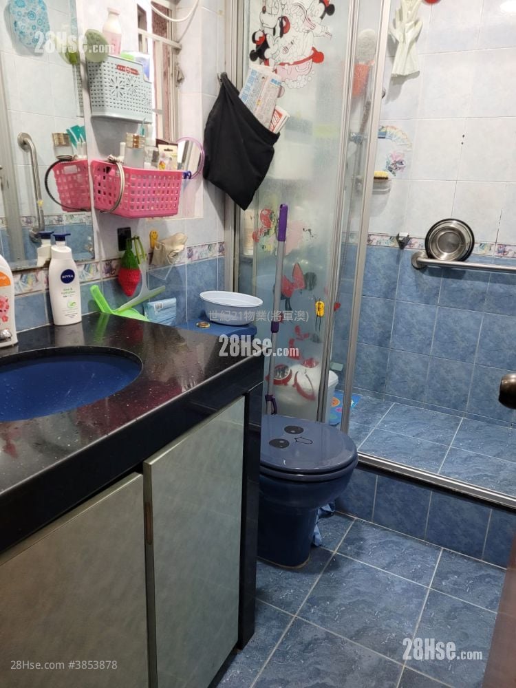 Kwong Ming Court Sell 597 ft²