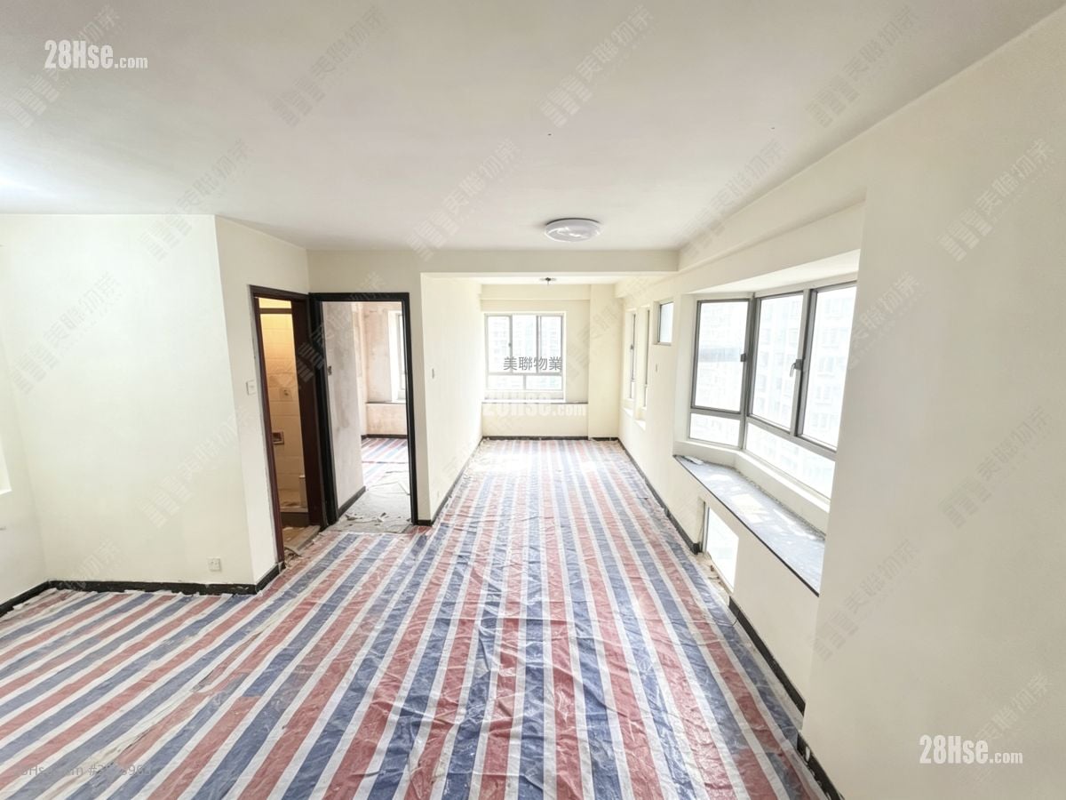 Lucky Plaza Sell 2 Bedrooms 443 ft²