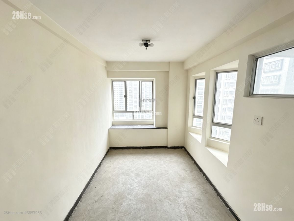 Lucky Plaza Sell 2 Bedrooms 443 ft²