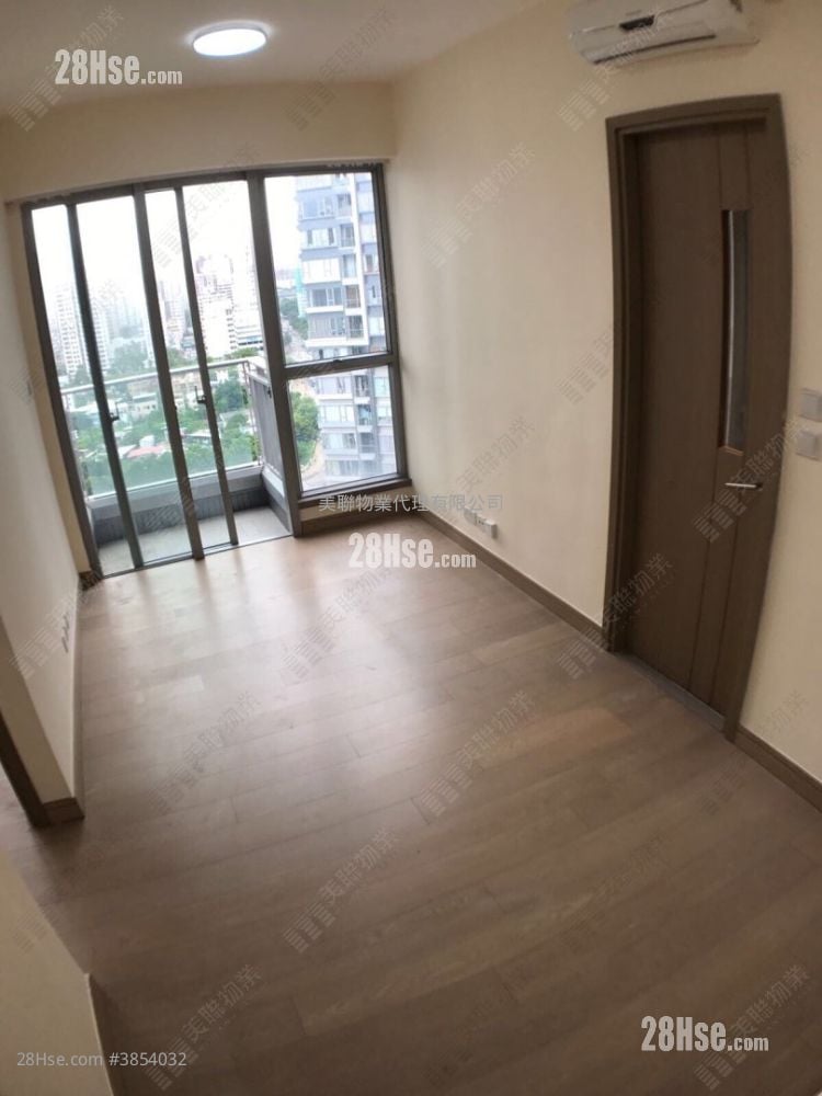 The Reach Sell 2 Bedrooms 445 ft²