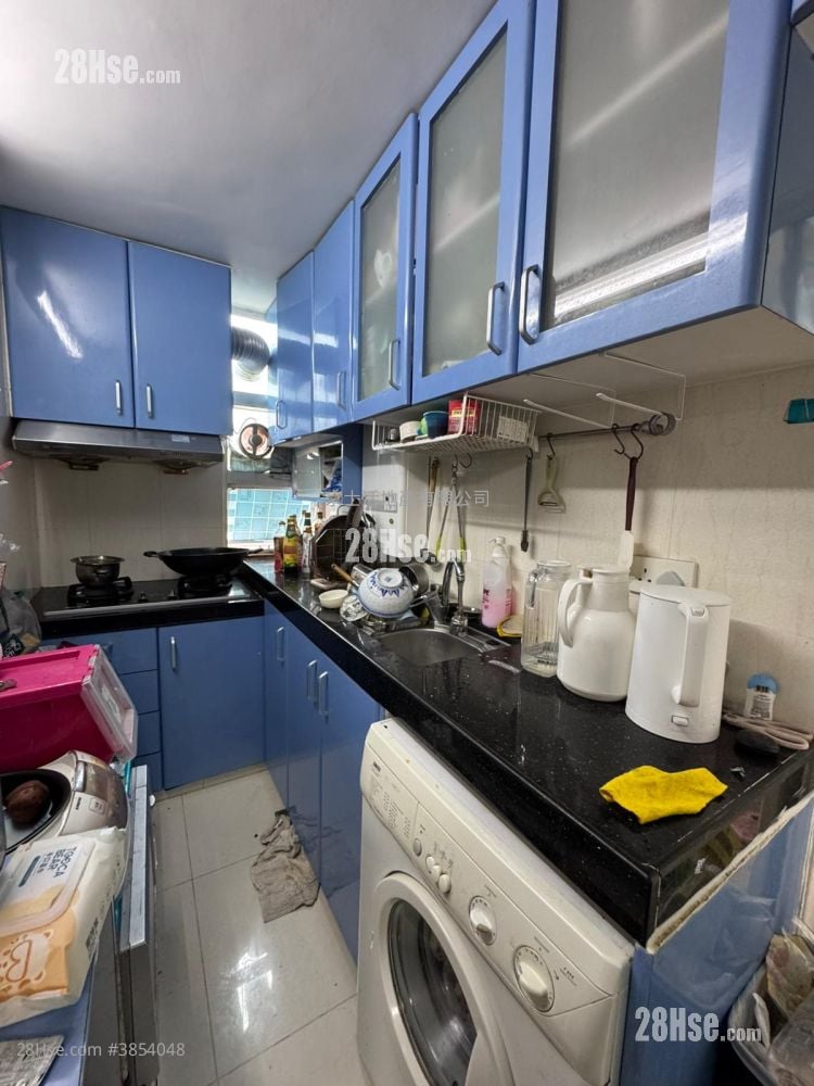 Fung Shing Court Sell 2 Bedrooms , 1 Bathroom 381 ft²
