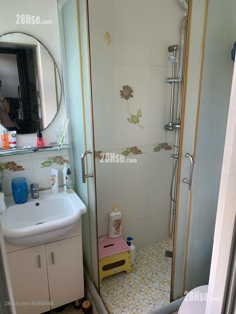 Fung Shing Court Sell 2 Bedrooms , 1 Bathroom 381 ft²