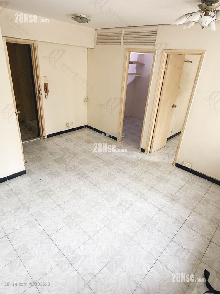May Shing Court Sell 2 Bedrooms , 1 Bathroom 338 ft²