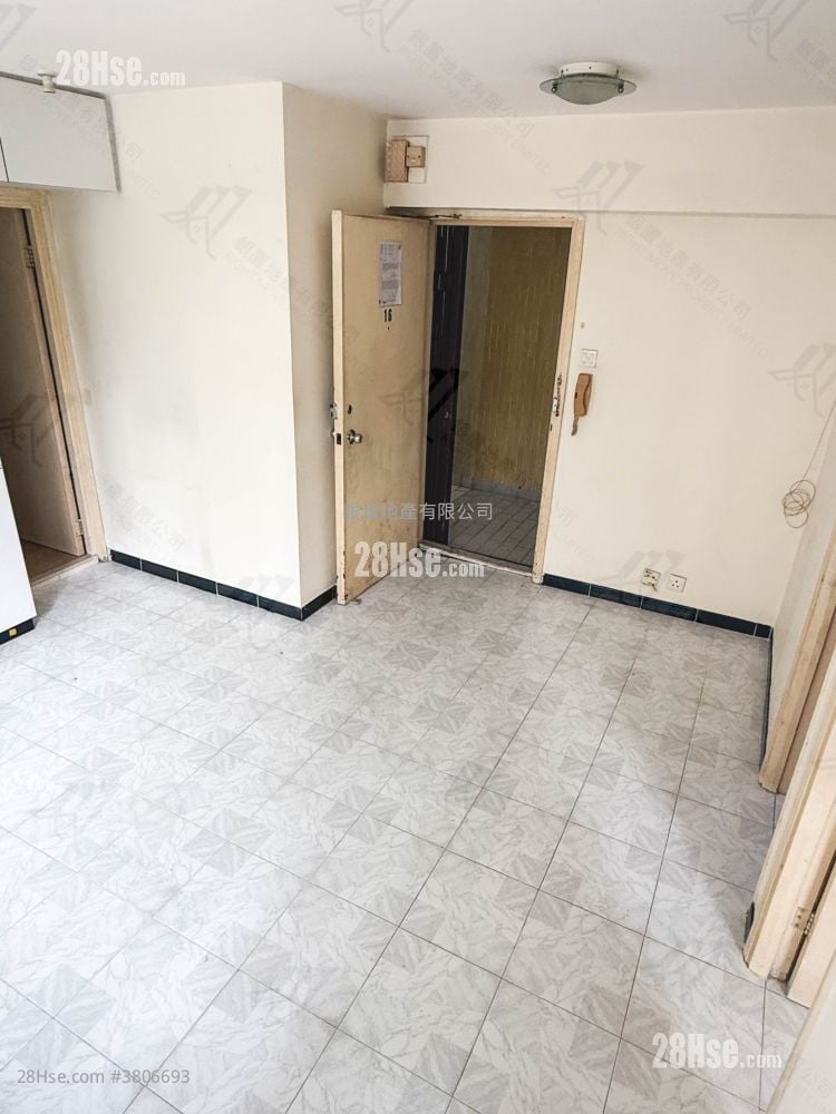 May Shing Court Sell 2 Bedrooms , 1 Bathroom 338 ft²