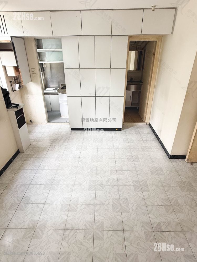 May Shing Court Sell 2 Bedrooms , 1 Bathroom 338 ft²