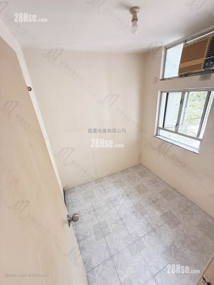 May Shing Court Sell 2 Bedrooms , 1 Bathroom 338 ft²