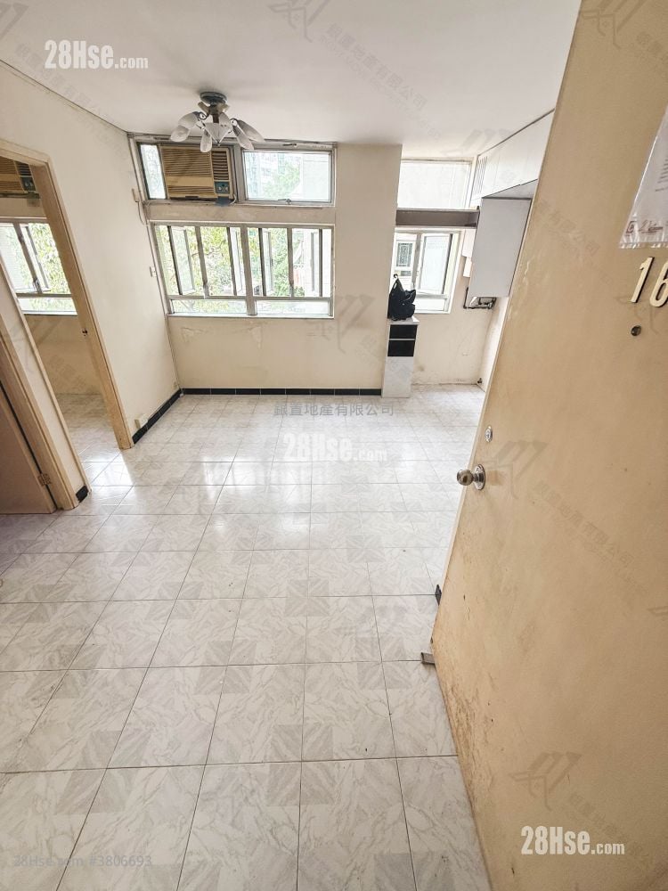 May Shing Court Sell 2 Bedrooms , 1 Bathroom 338 ft²
