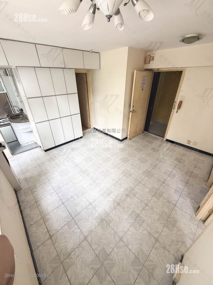 May Shing Court Sell 2 Bedrooms , 1 Bathroom 338 ft²