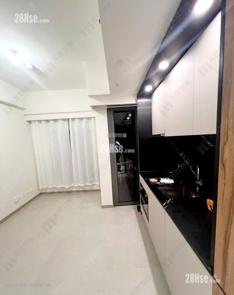 Silicon Hill Sell Studio , 1 Bathroom 218 ft²