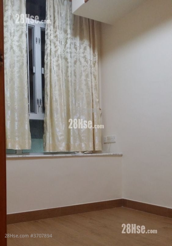 King's View Court Sell 3 Bedrooms , 2 Bathrooms 693 ft²
