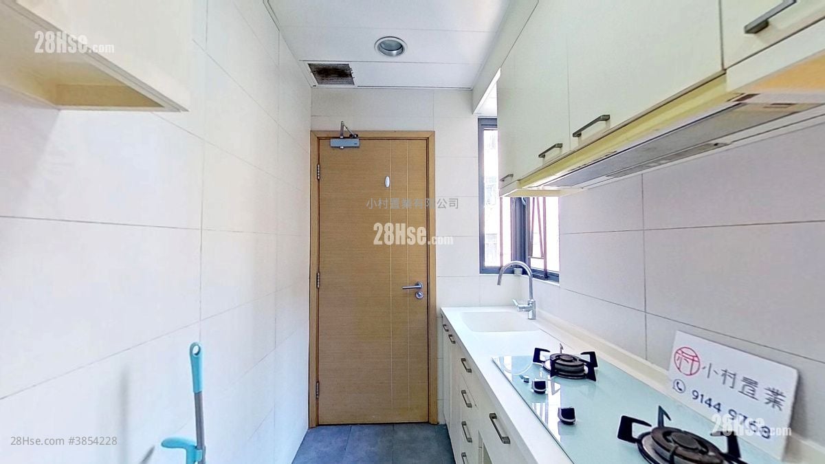 kitchen: High Park 99 Rental 3 Bedrooms , 2 Bathrooms 610 ft²