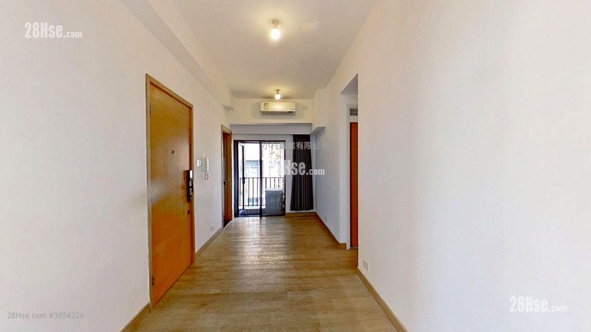 living room: High Park 99 Rental 3 Bedrooms , 2 Bathrooms 610 ft²