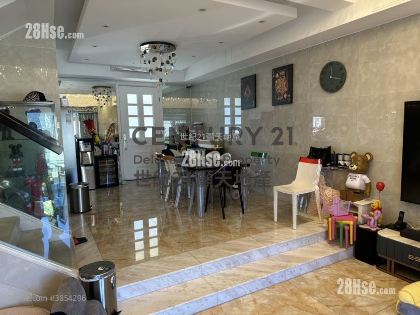 The Beverly Hills Sell 4 Bedrooms 1,902 ft²