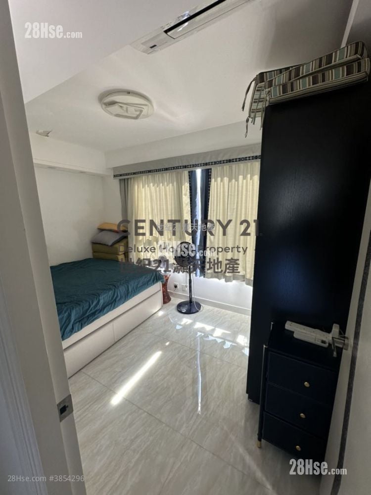 The Beverly Hills Sell 4 Bedrooms 1,902 ft²