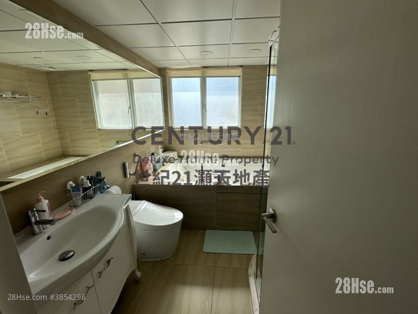 The Beverly Hills Sell 4 Bedrooms 1,902 ft²