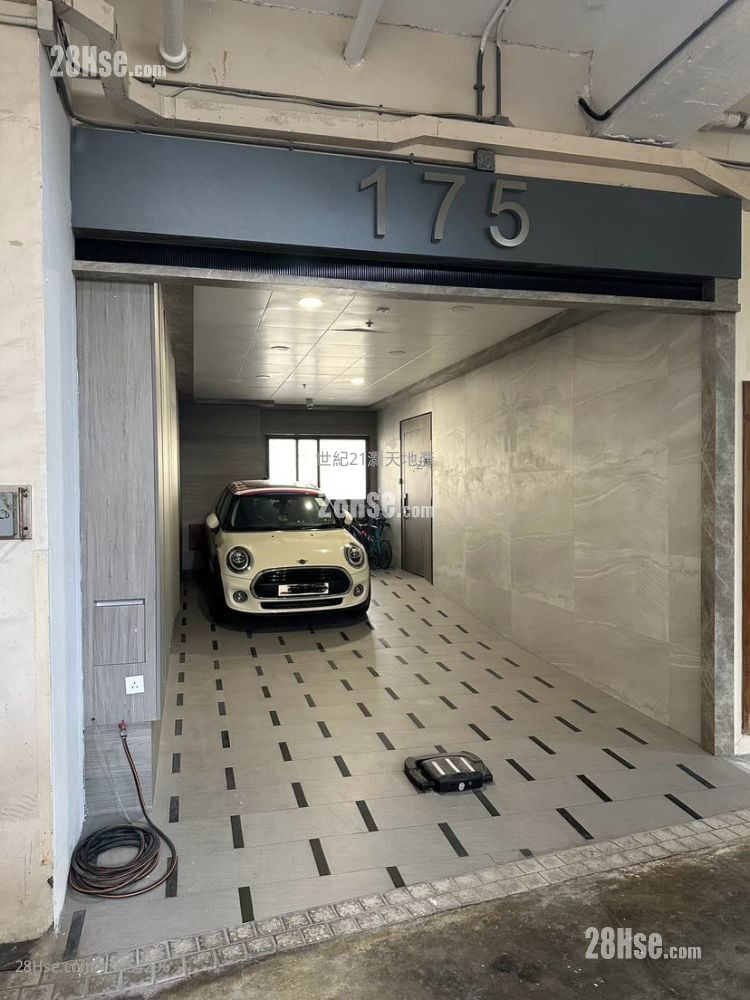 The Beverly Hills Sell 4 Bedrooms 1,902 ft²