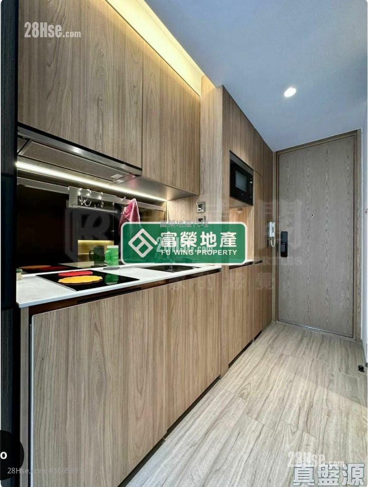 Seven Victory Avenue Rental Studio , 1 Bathroom 180 ft²