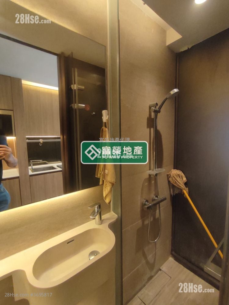 Seven Victory Avenue Rental Studio , 1 Bathroom 180 ft²