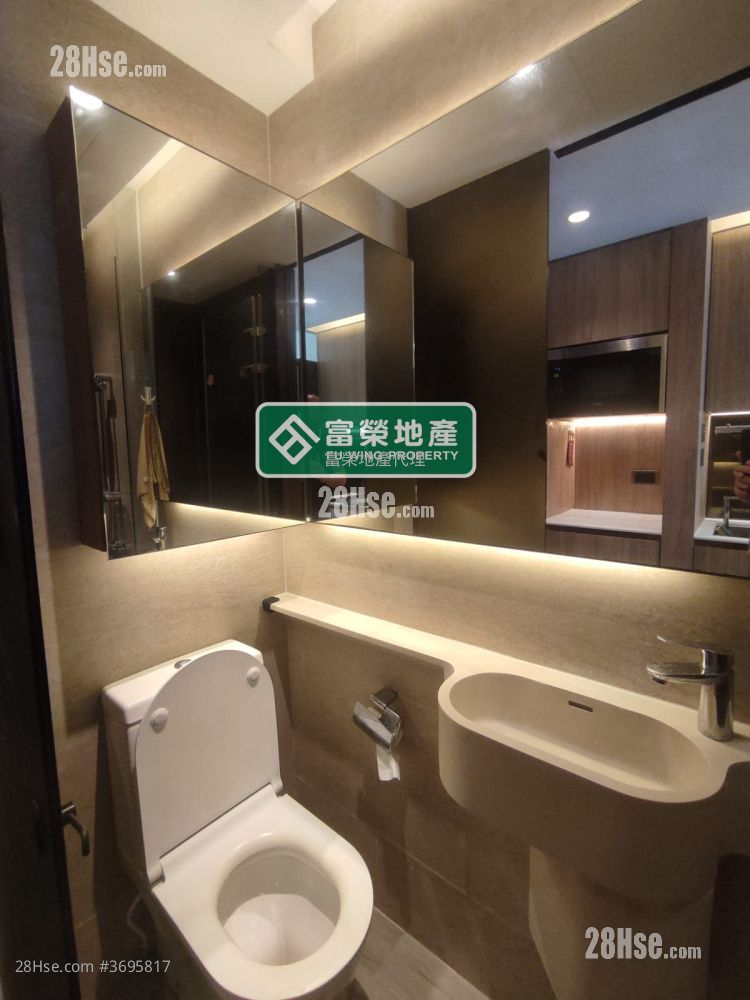Seven Victory Avenue Rental Studio , 1 Bathroom 180 ft²