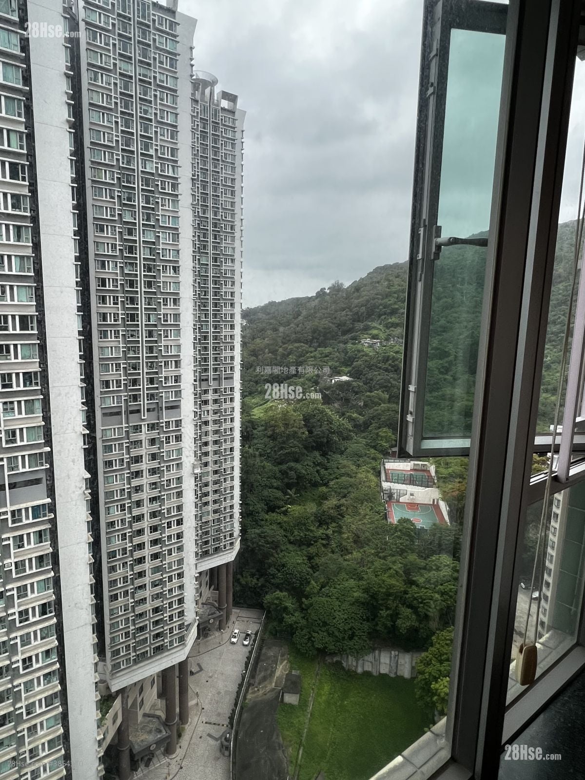 Summit Terrace Sell 2 Bedrooms , 1 Bathroom 450 ft²