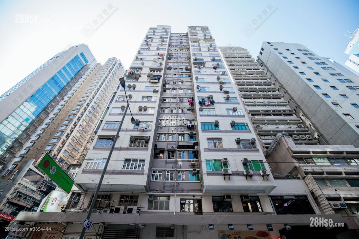 Diamond Building Rental 437 ft²