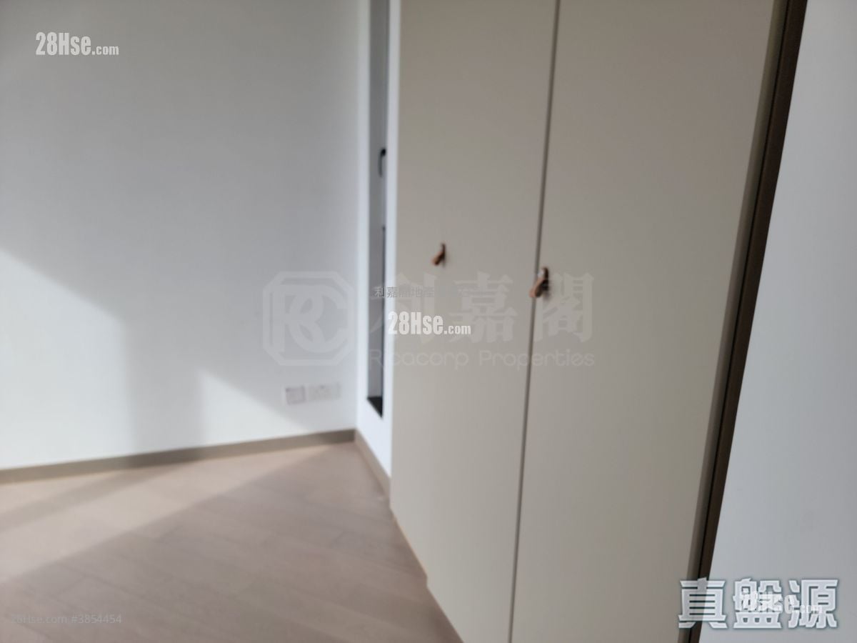 Upper River Bank Rental 3 Bedrooms , 2 Bathrooms 760 ft²
