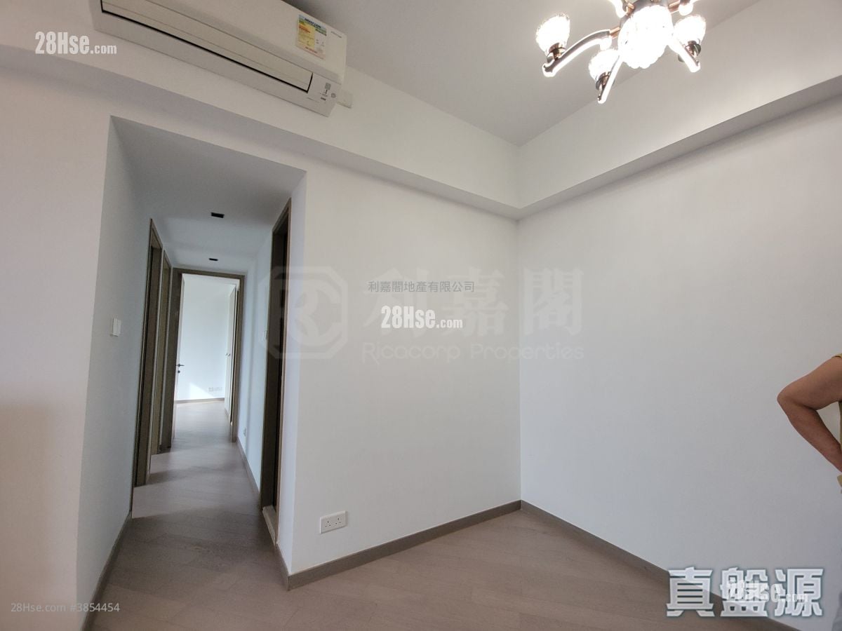 Upper River Bank Rental 3 Bedrooms , 2 Bathrooms 760 ft²