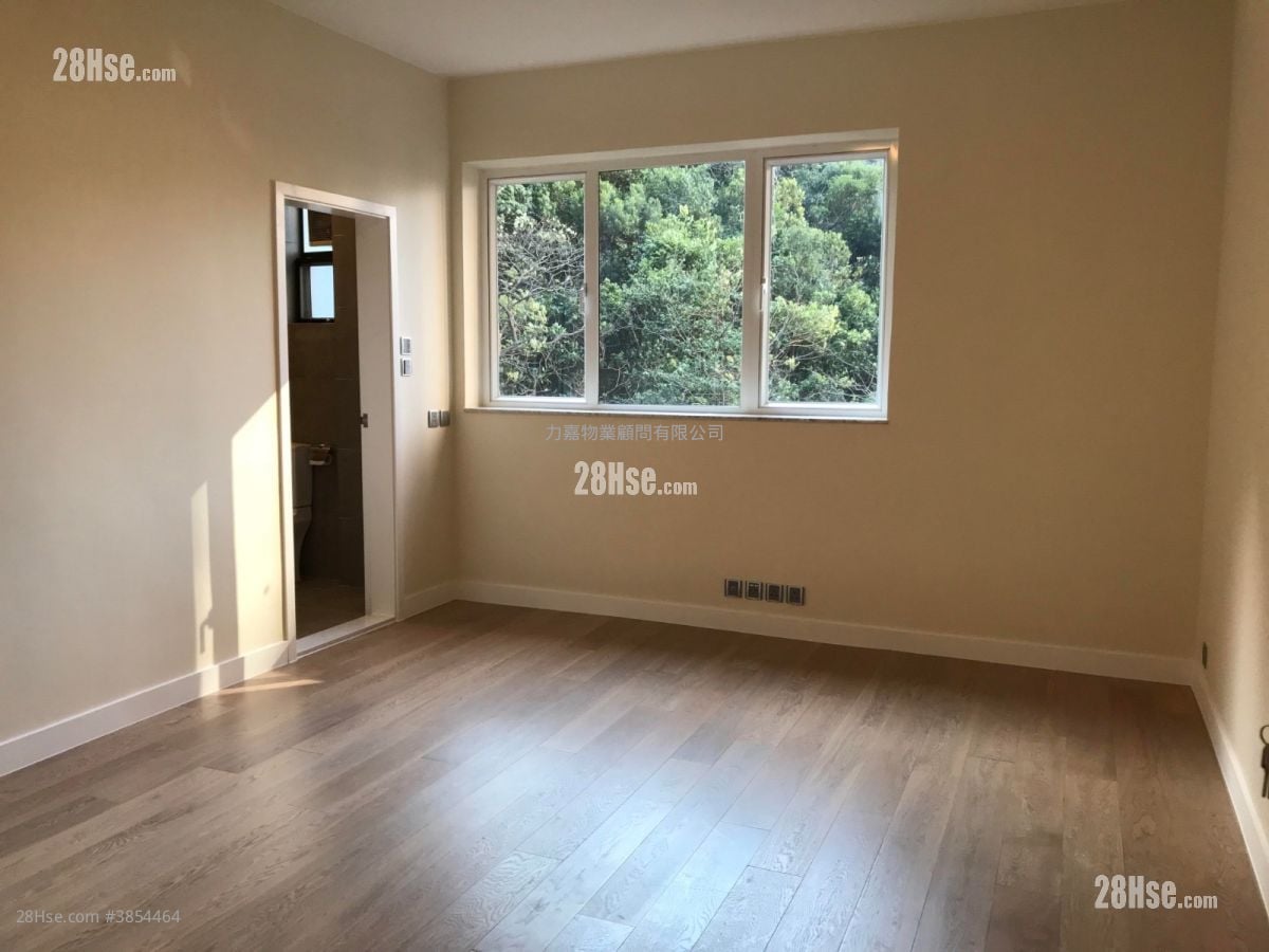 Leon Court Sell 4 Bedrooms , 3 Bathrooms 2,480 ft²