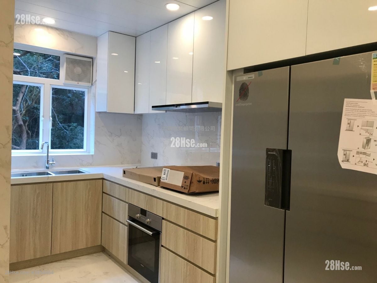 Leon Court Sell 4 Bedrooms , 3 Bathrooms 2,480 ft²