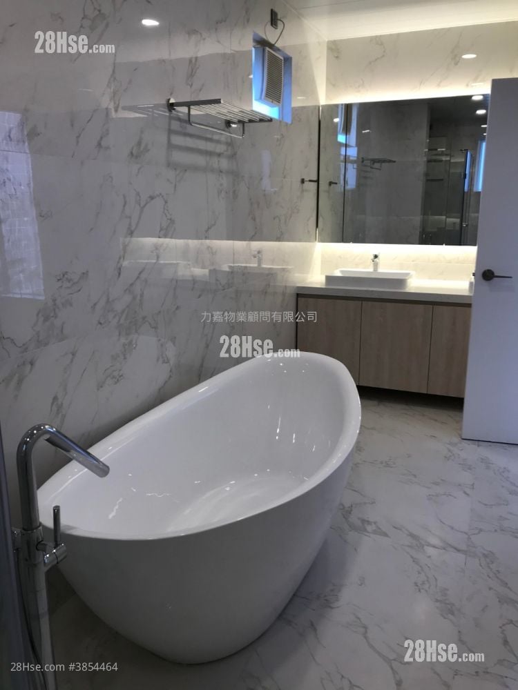 Leon Court Sell 4 Bedrooms , 3 Bathrooms 2,480 ft²