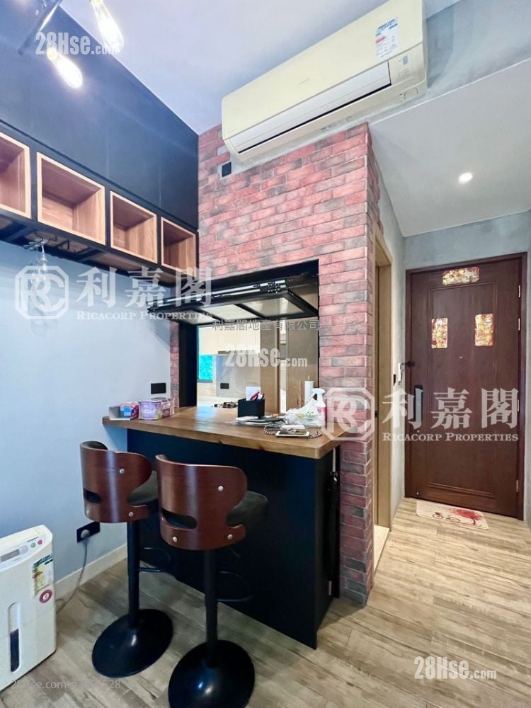 Park Mediterranean Sell 2 Bedrooms , 1 Bathroom 528 ft²