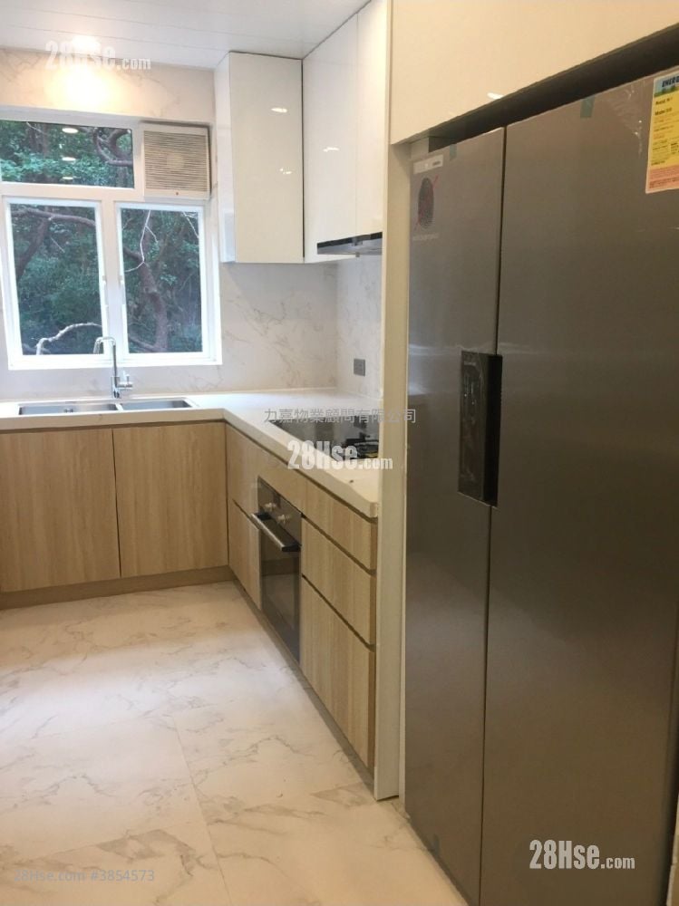 Leon Court Sell 4 Bedrooms , 3 Bathrooms 2,480 ft²
