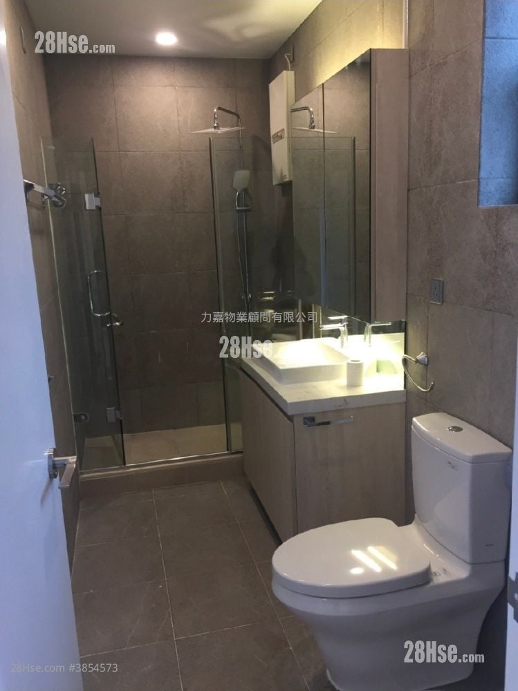 Leon Court Sell 4 Bedrooms , 3 Bathrooms 2,480 ft²