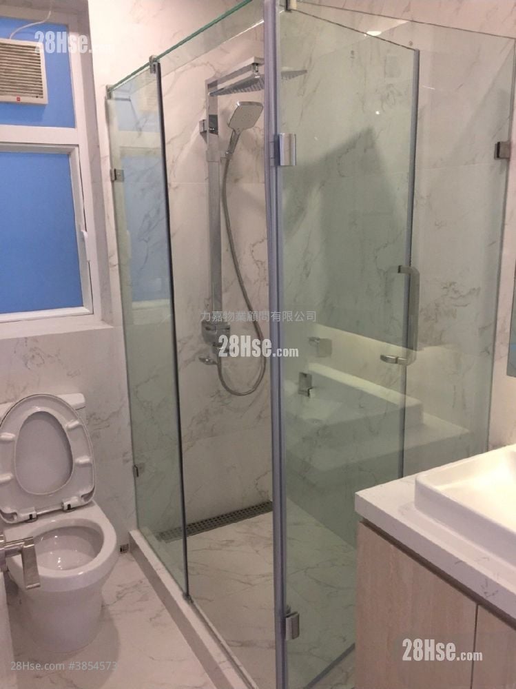 Leon Court Sell 4 Bedrooms , 3 Bathrooms 2,480 ft²