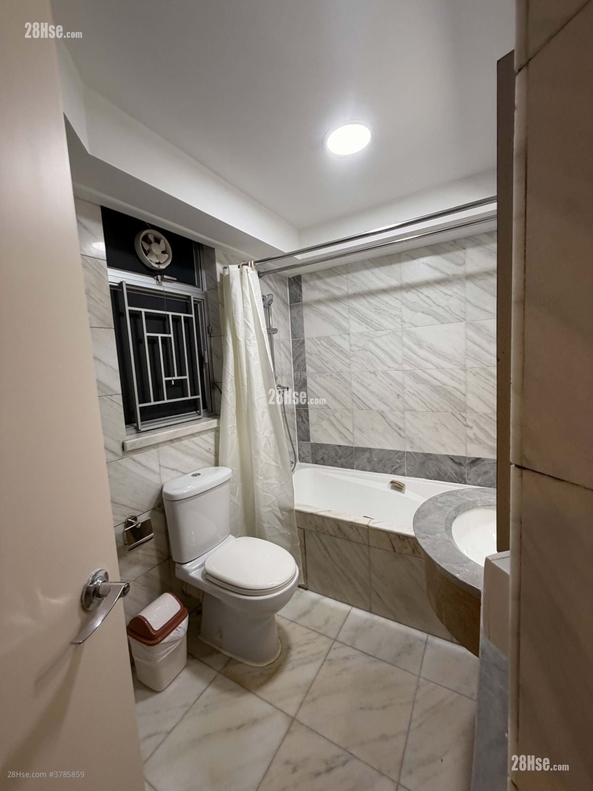 The Waterfront Rental 3 Bedrooms , 2 Bathrooms 934 ft²