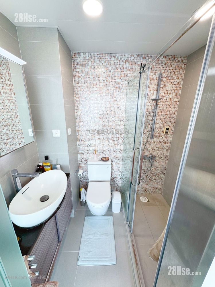 bathroom: The Cliveden Sell 3 Bedrooms , 3 Bathrooms 1,107 ft²