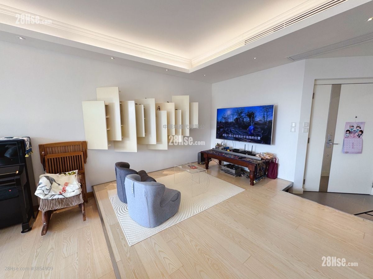 living room: The Cliveden Sell 3 Bedrooms , 3 Bathrooms 1,107 ft²
