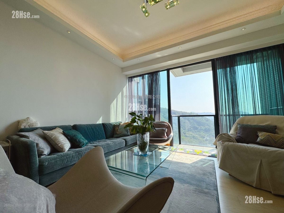 living room: The Cliveden Sell 3 Bedrooms , 3 Bathrooms 1,107 ft²