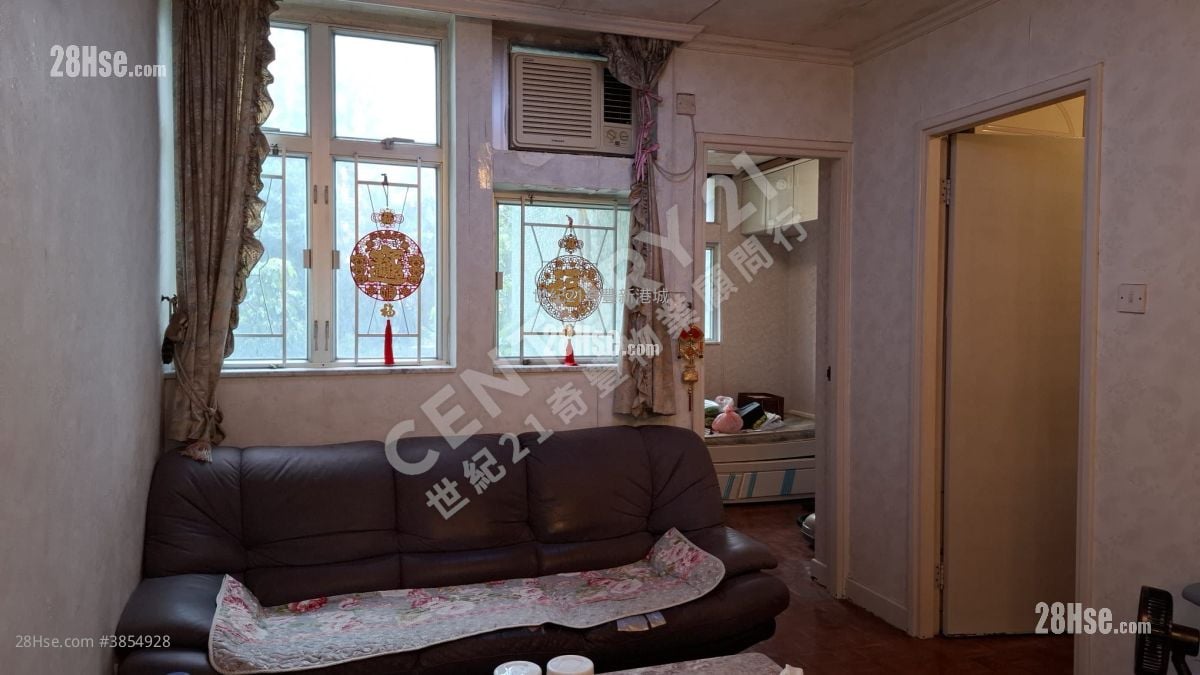 Saddle Ridge Garden Sell 2 Bedrooms , 1 Bathroom 431 ft²