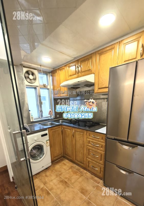 Village Gardens Sell 3 Bedrooms , 2 Bathrooms 762 ft²